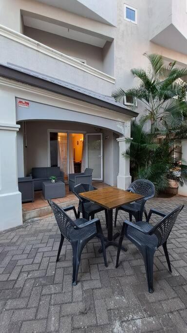 Sunshine Luxurious Villa:4 Mins Walk From Beach Flic-en-Flacq Zewnętrze zdjęcie